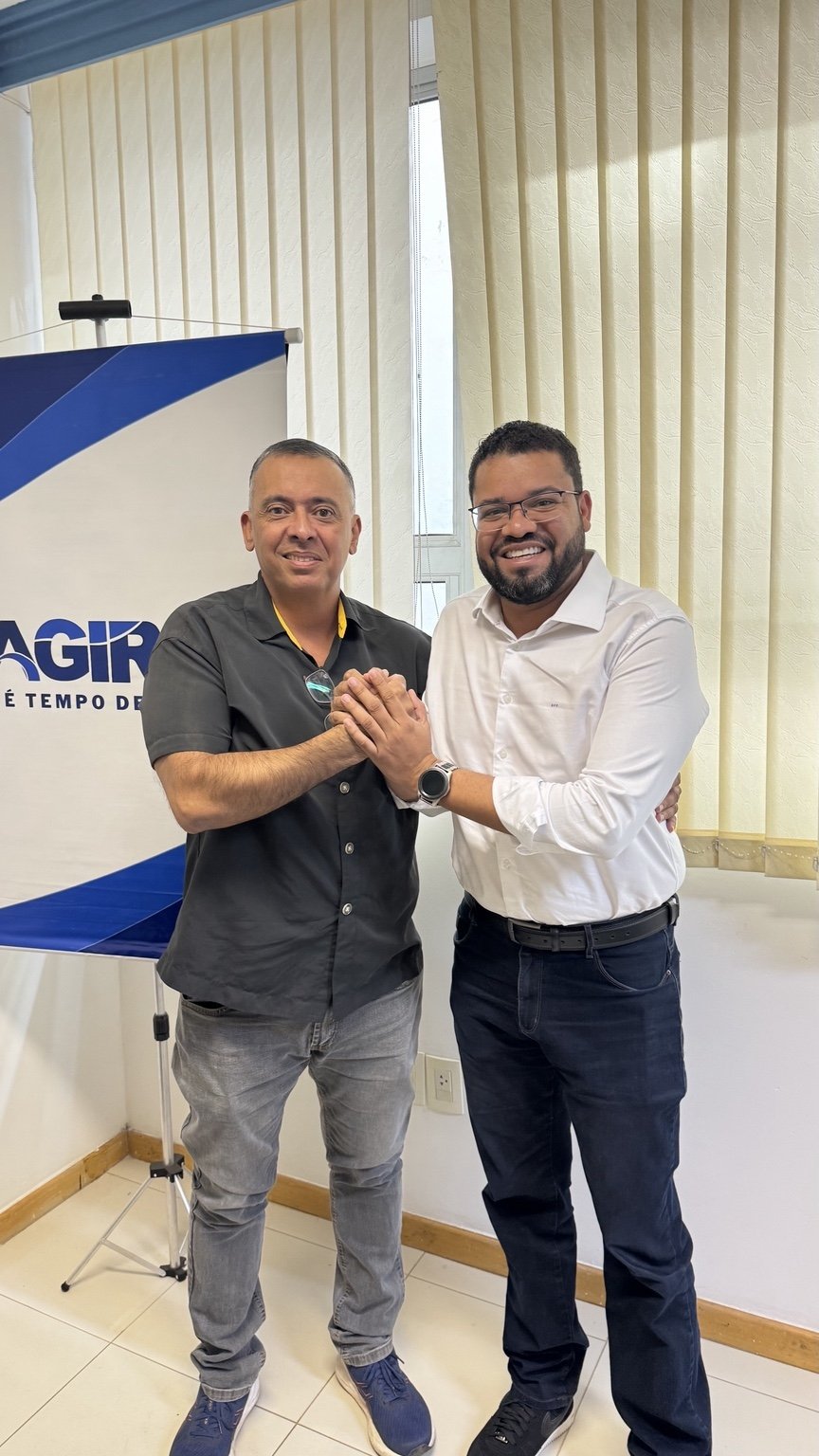 Subtenente Sérgio Prado, à esquerda, e Elisson Ferreira, à direita, juntos em fotografia do plano de governo.